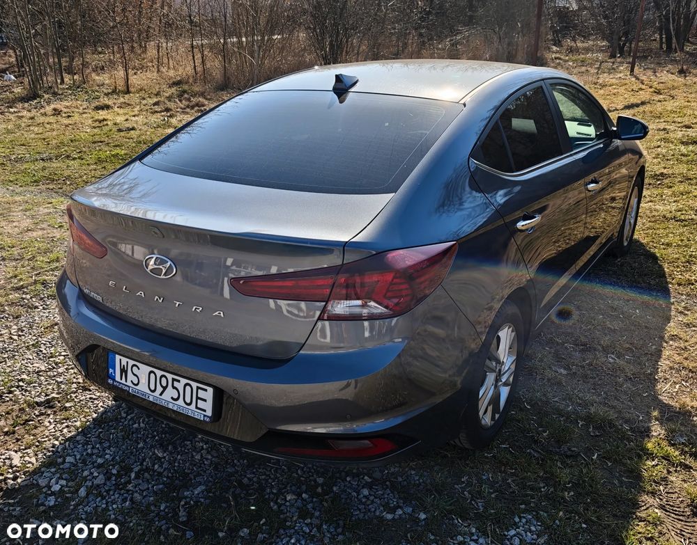 Hyundai Elantra 1.6 Comfort - 4