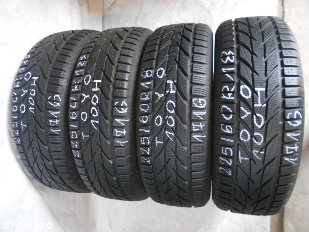 OPONY 225/60R18 TOYO SNOW PROX S953 DOT 1716  8MM - 1