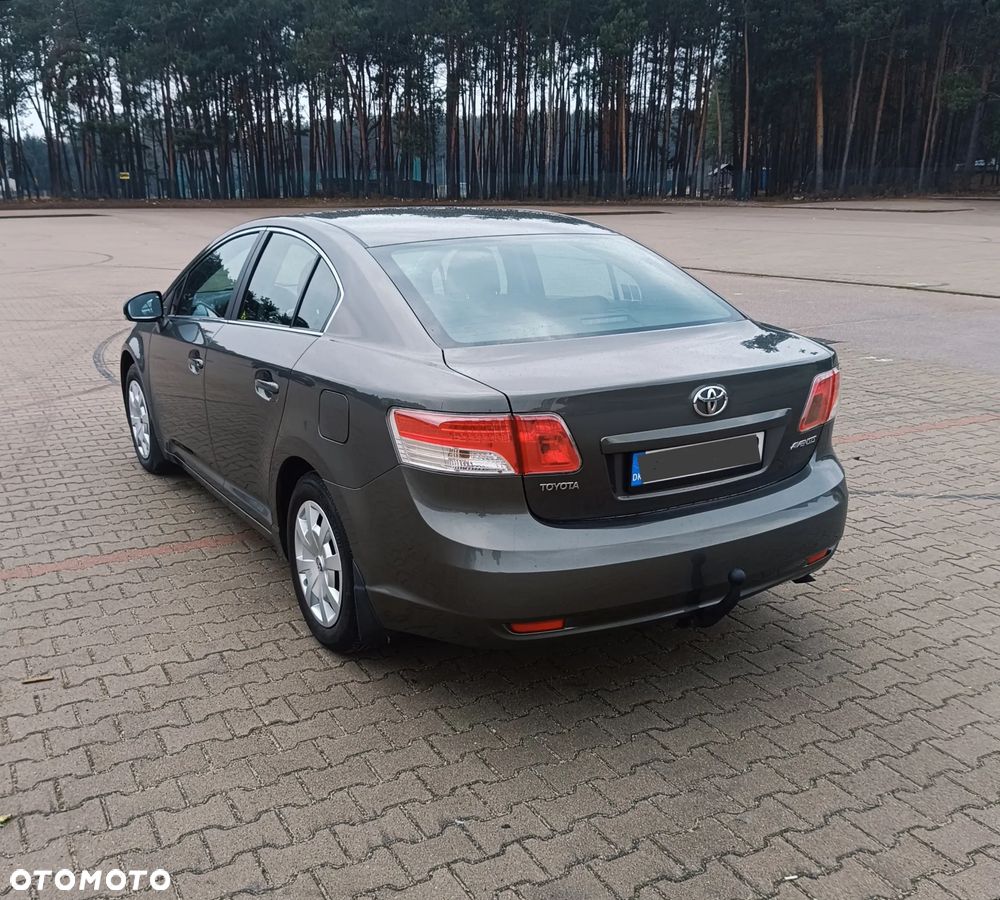 Toyota Avensis 1.6 Active - 6