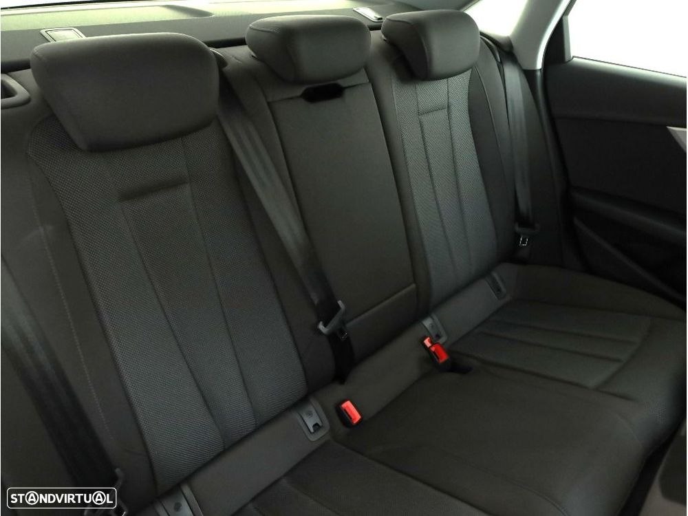 Audi A4 35 TDI S tronic - 13