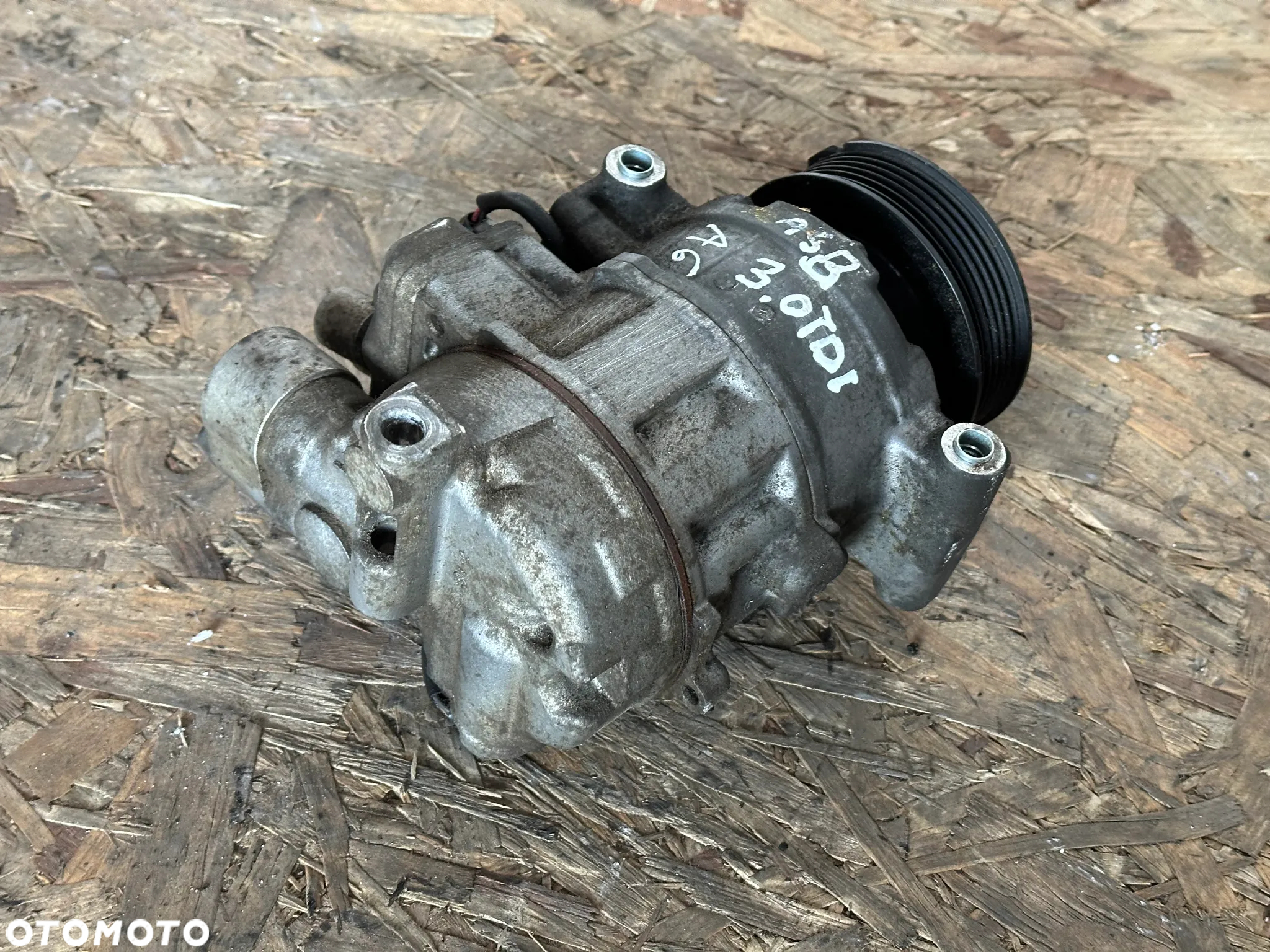 SPRĘŻARKA KLIMATYZACJI AUDI A6 3.0 TDI 4F0260805AG - 2