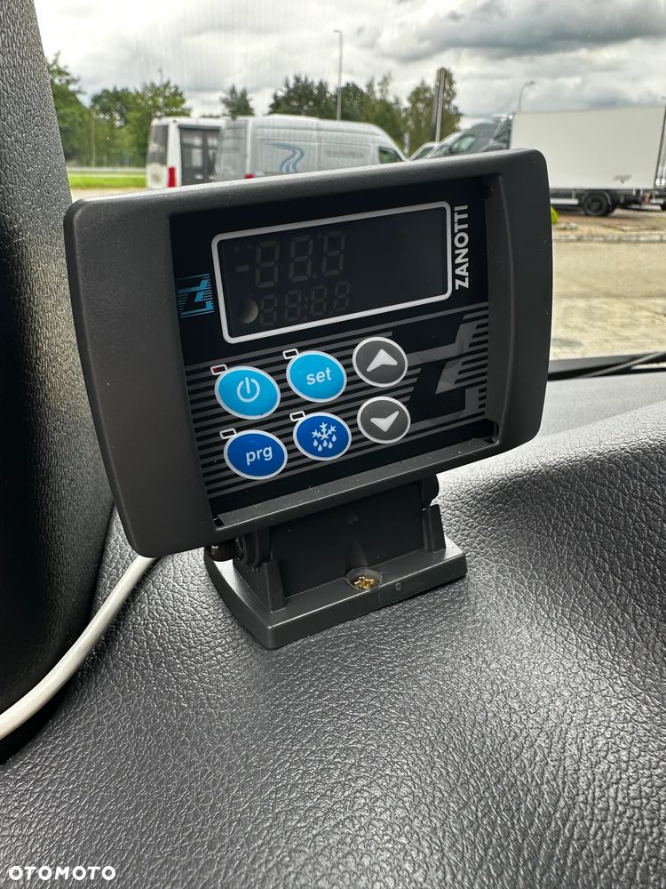 Mercedes-Benz Sprinter - 15