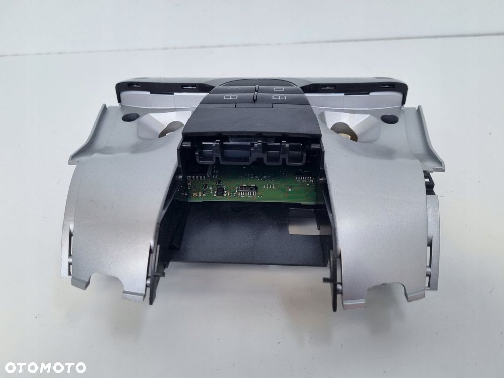 Mercedes SLK R171 LAMPKA OŚWIETLENIA KABINY Wnętrza A1718202401 - 3