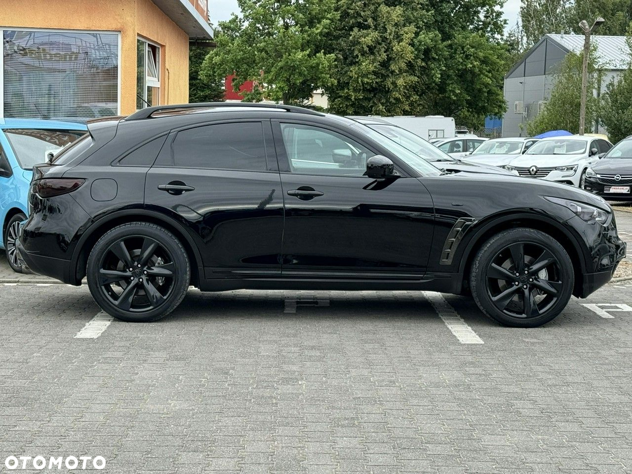 Infiniti FX - 9