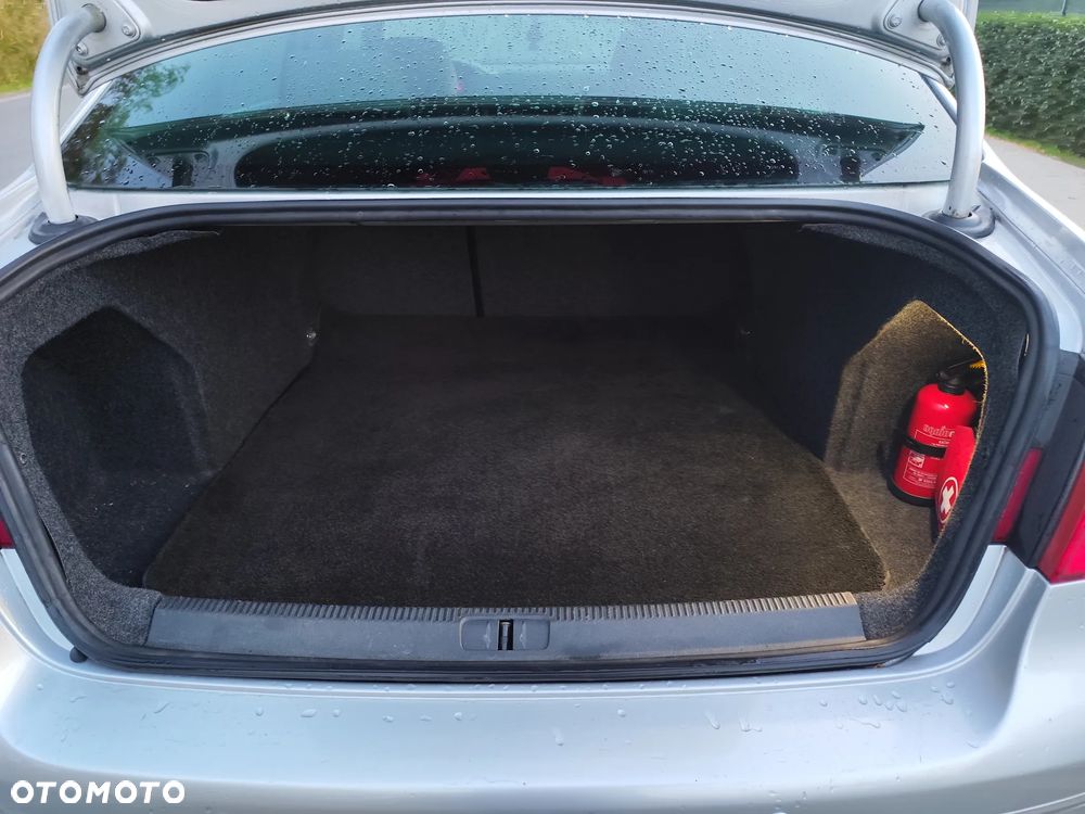 Volkswagen Passat - 24