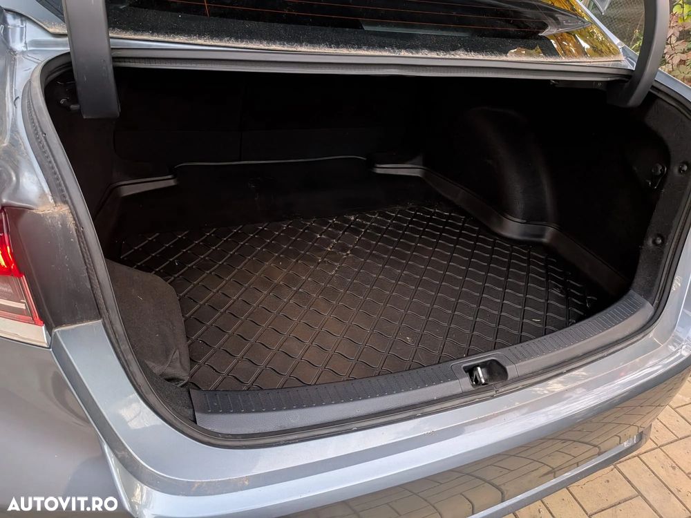 Toyota Corolla 1.8 HSD Dynamic - 3