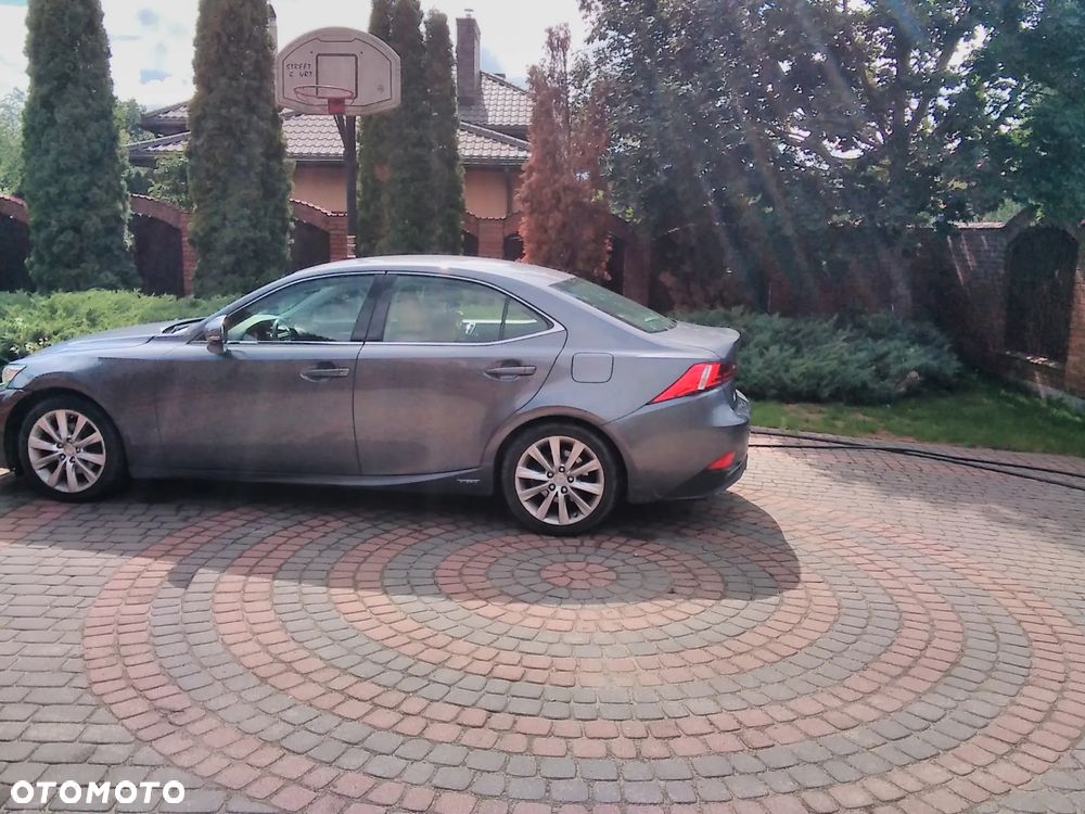 Lexus IS 300h Prestige - 14