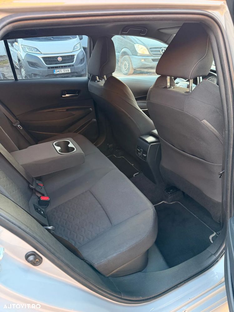 Toyota Corolla 1.8 HSD Business - 8