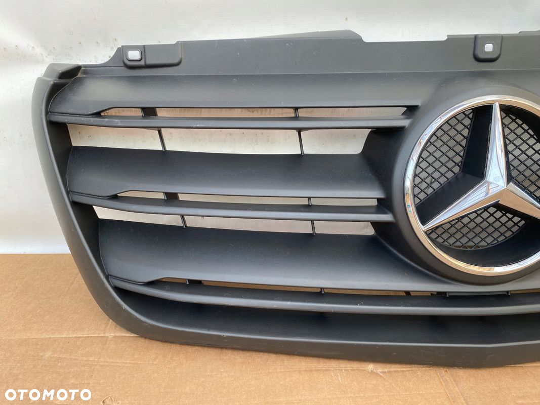 MERCEDES SPRINTER 907 910 16- ATRAPA PLASTIK GRILL Z EMBLEMATEM Oryginał - 2