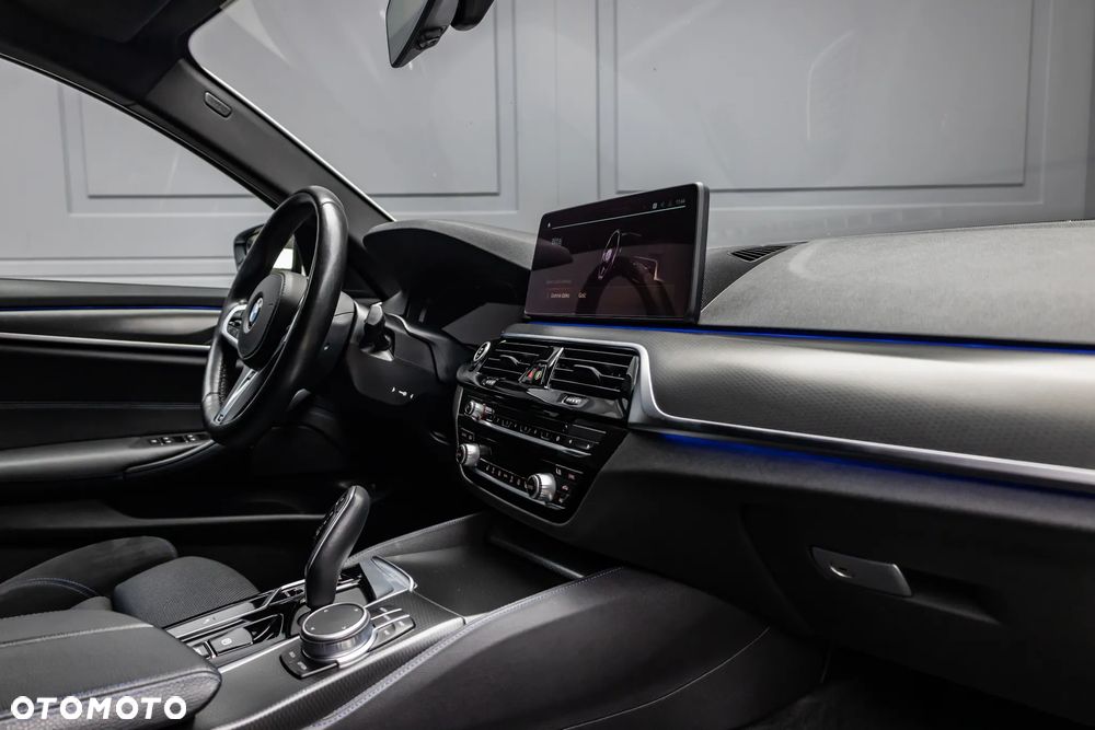 BMW Seria 5 520d xDrive mHEV M Sport sport - 39