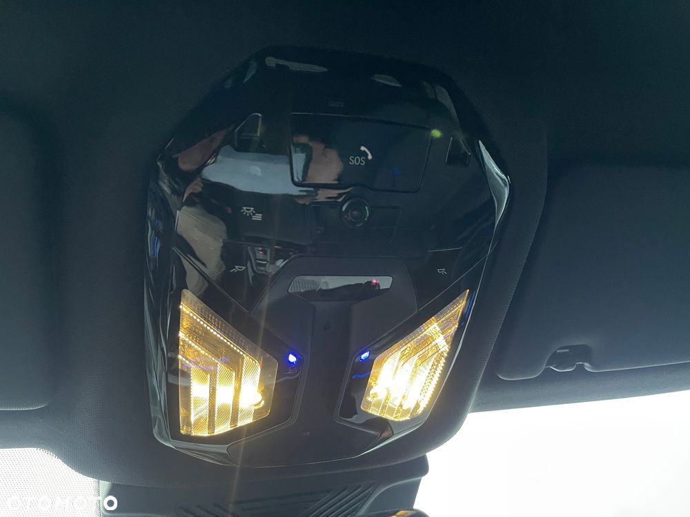 BMW Seria 5 540d xDrive mHEV - 32