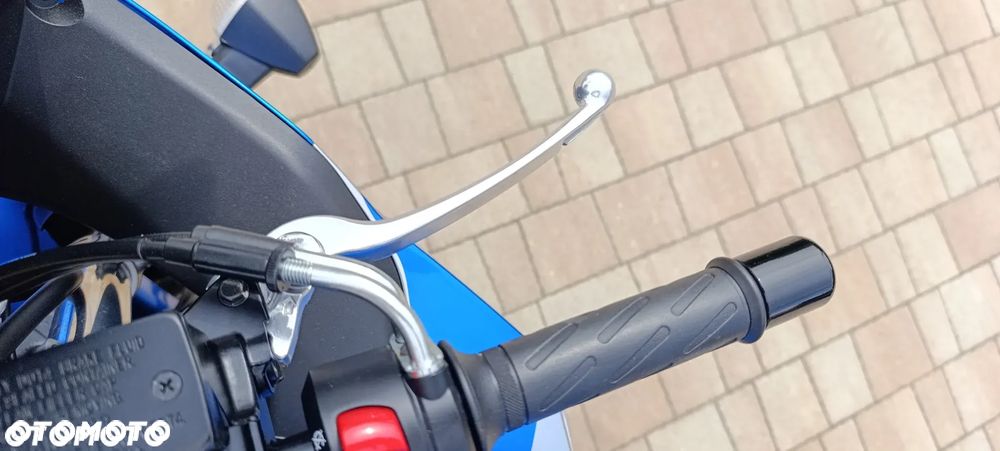 Suzuki GSX - 12