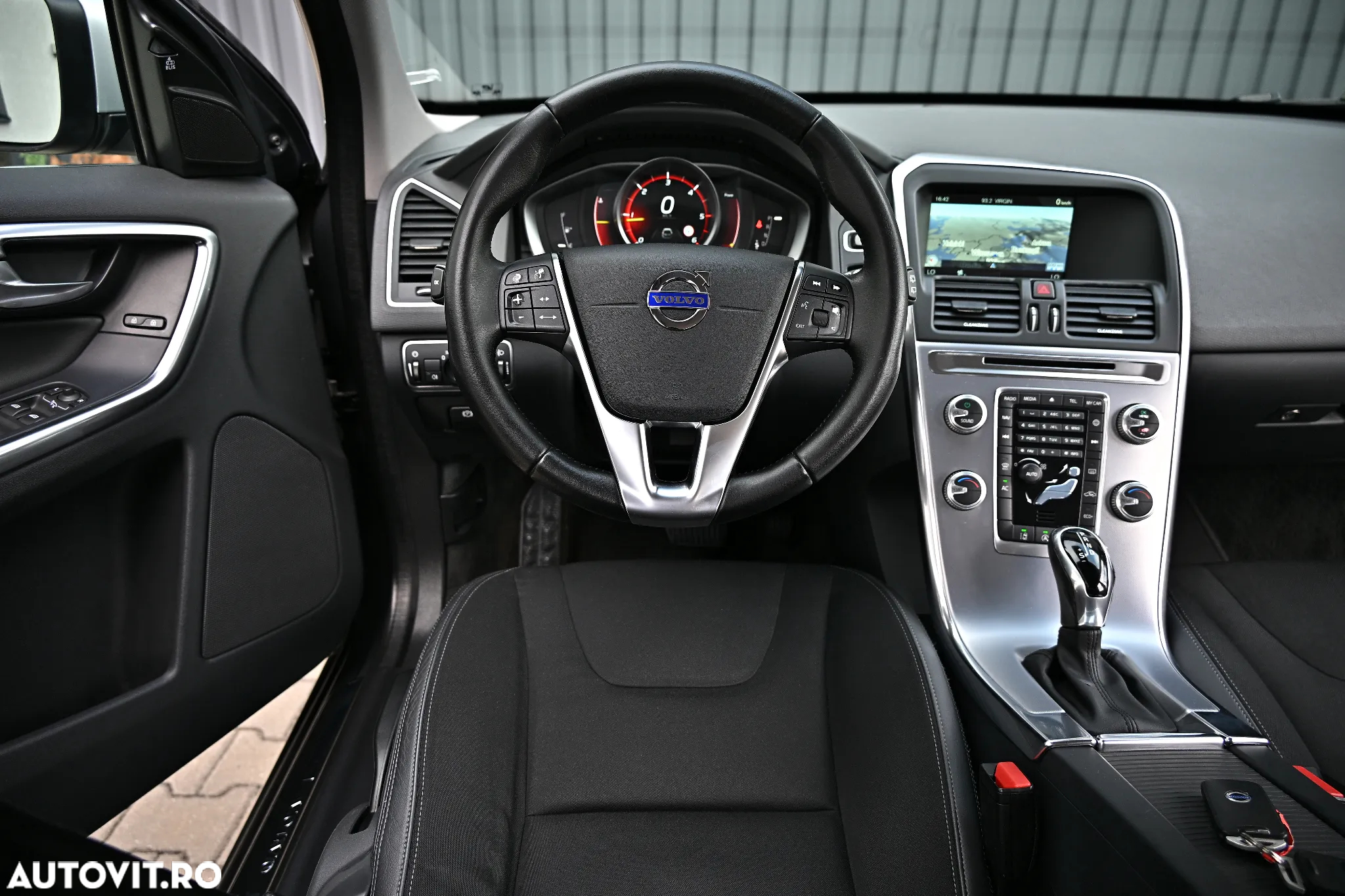 Volvo XC 60 D4 Geartronic Momentum - 25