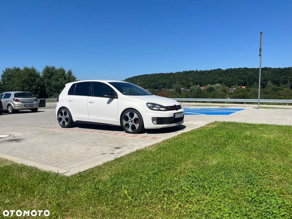 Volkswagen Golf VI 2.0 TSI GTI - 2