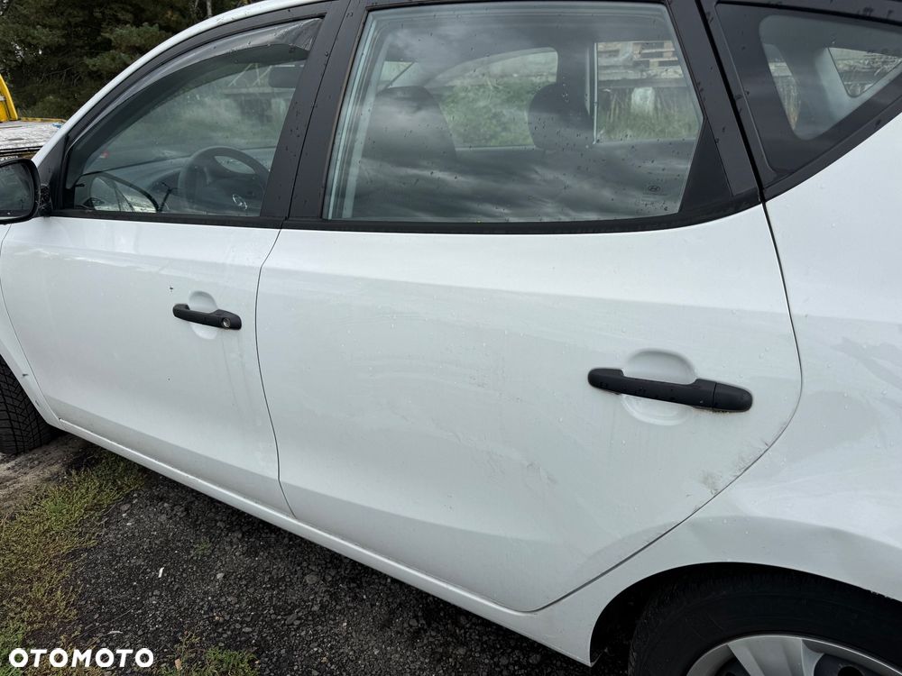 Hyundai i30 biały kolor  7F maska zderzak przedni błotnik prawy lewy pas przedni benzyna  drzwi prawe lewe przednie tylnie lampa prawa lewa - 7