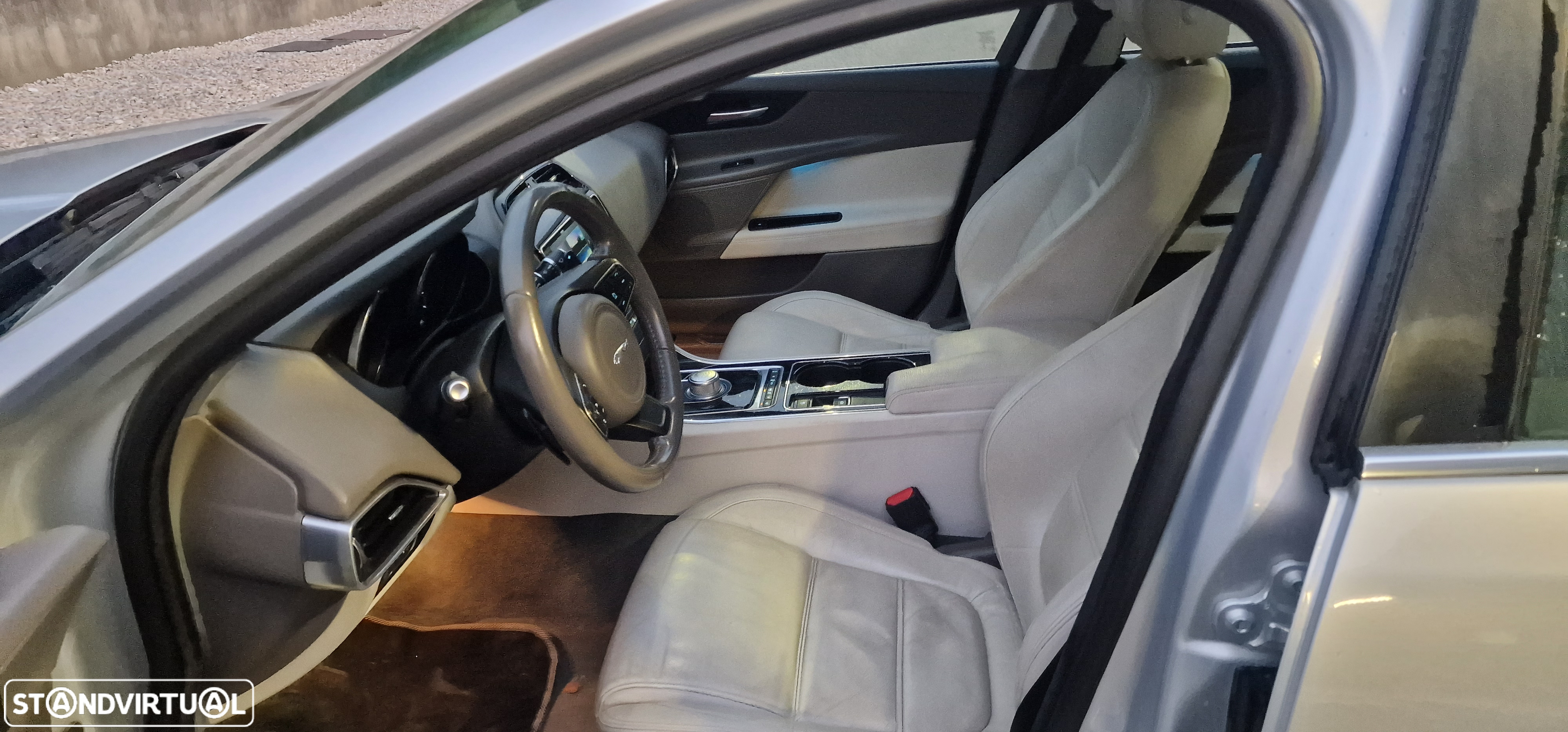 Jaguar XE 2.0 D Prestige Aut. - 20