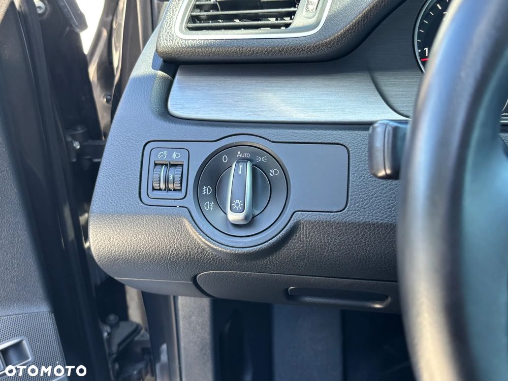 Volkswagen Passat 2.0 TDI DSG BlueMotion Technology Business Edition - 26