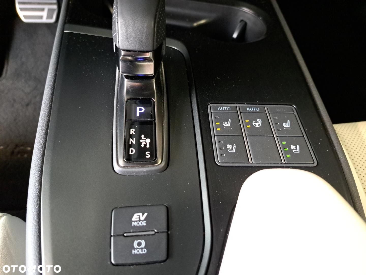Lexus UX - 26