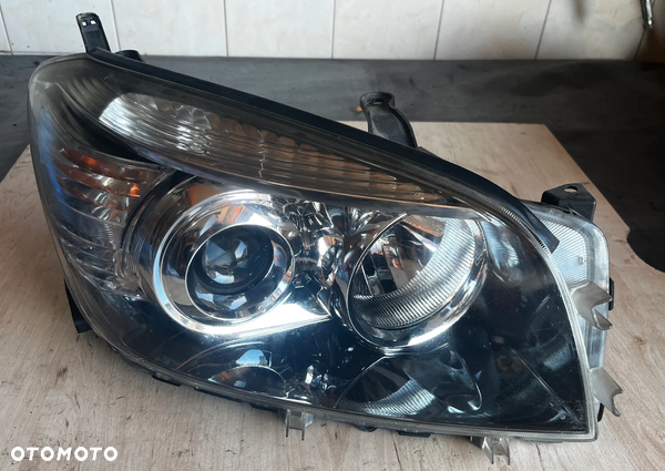 TOYOTA RAV4 06-09 LAMPA PRAWY PRZÓD PRAWA PRZEDNIA