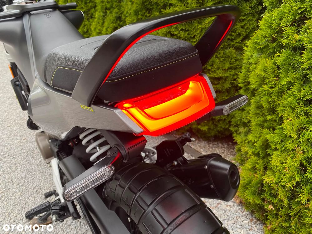 Husqvarna Svartpilen - 19