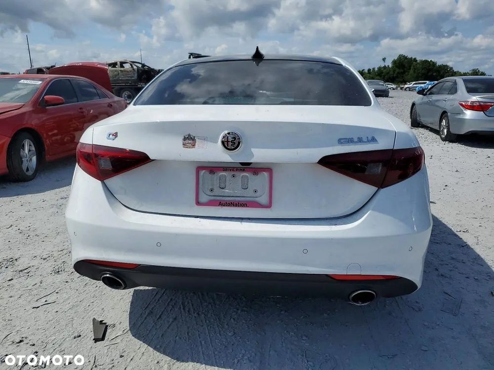 Alfa Romeo Giulia - 25
