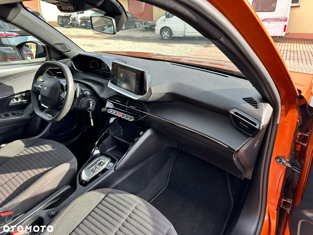 Peugeot 2008 PureTech 130 EAT8 Allure - 20