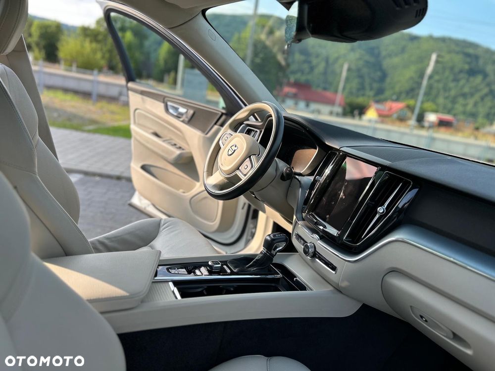 Volvo XC 60 T5 AWD Drive-E Momentum - 24