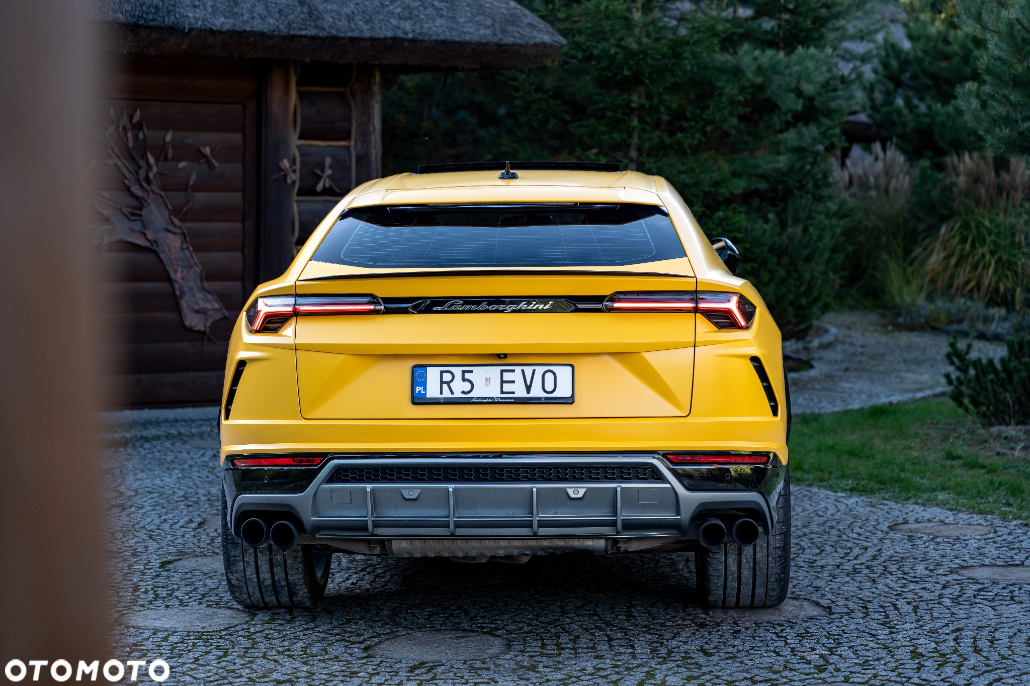 Lamborghini Urus Standard - 4