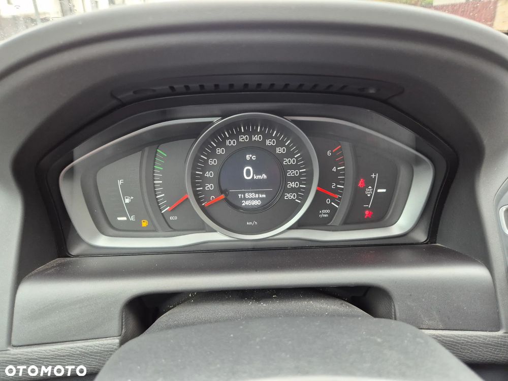 Volvo XC 60 D3 Momentum - 9