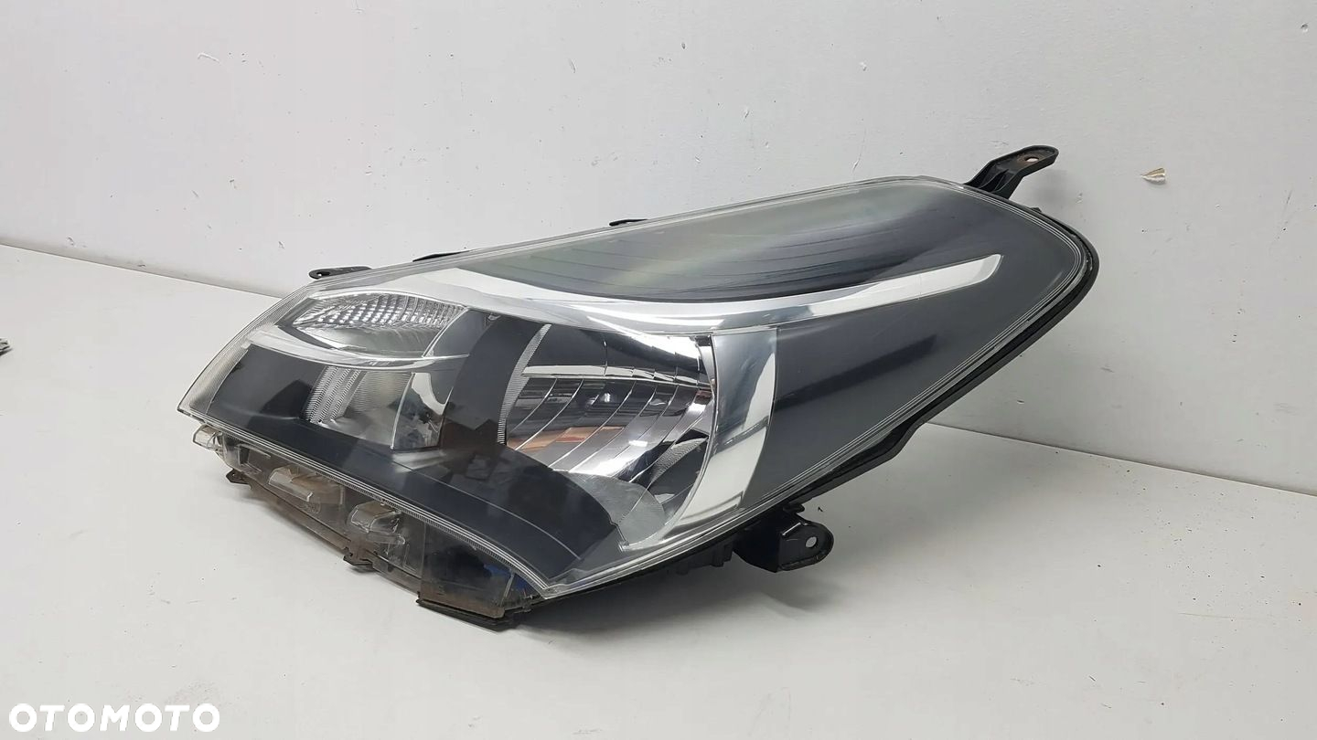 Toyota Yaris III Lift 14- Lampa Przód Lewa EU - 3