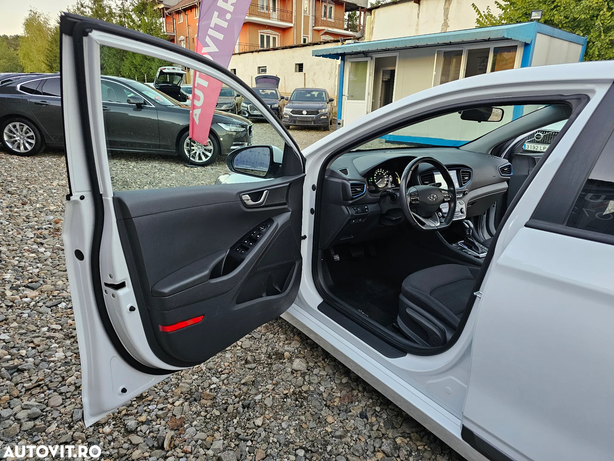 Hyundai IONIQ - 17