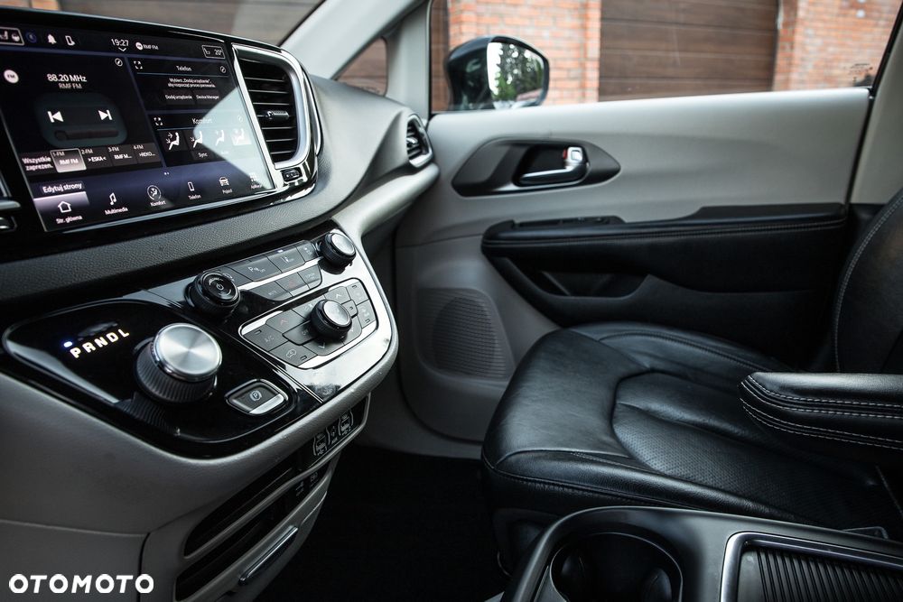 Chrysler Pacifica - 26