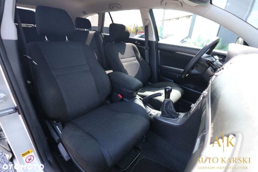 Toyota Avensis - 35