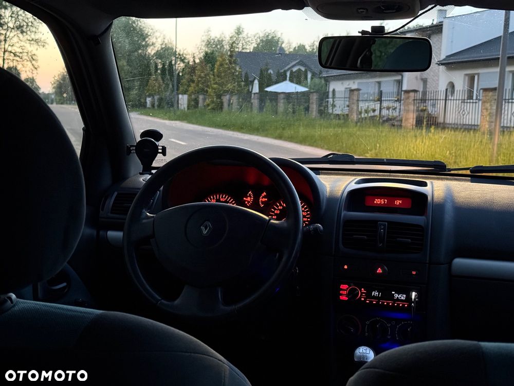 Renault Clio 1.2 16V Confort Privilege - 5