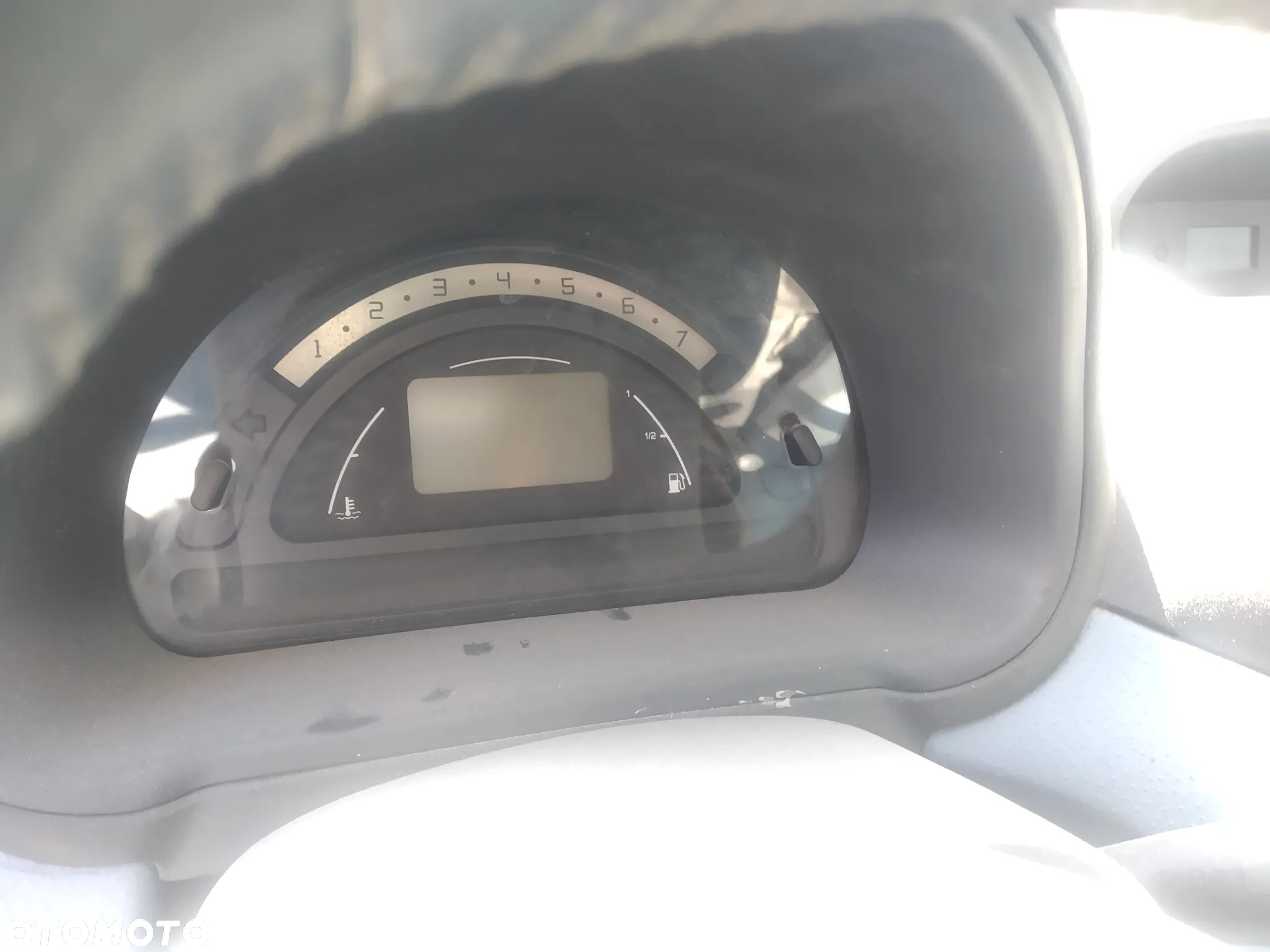 CITROEN C3 02-05 1.4 HDI 8HX - SKRZYNKA BEZPIECZNIKÓW - 32