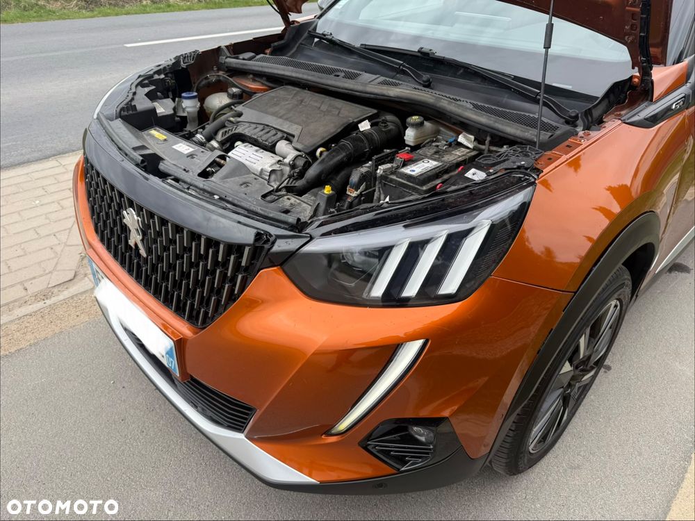 Peugeot 2008 PureTech 130 EAT8 GT Pack - 11