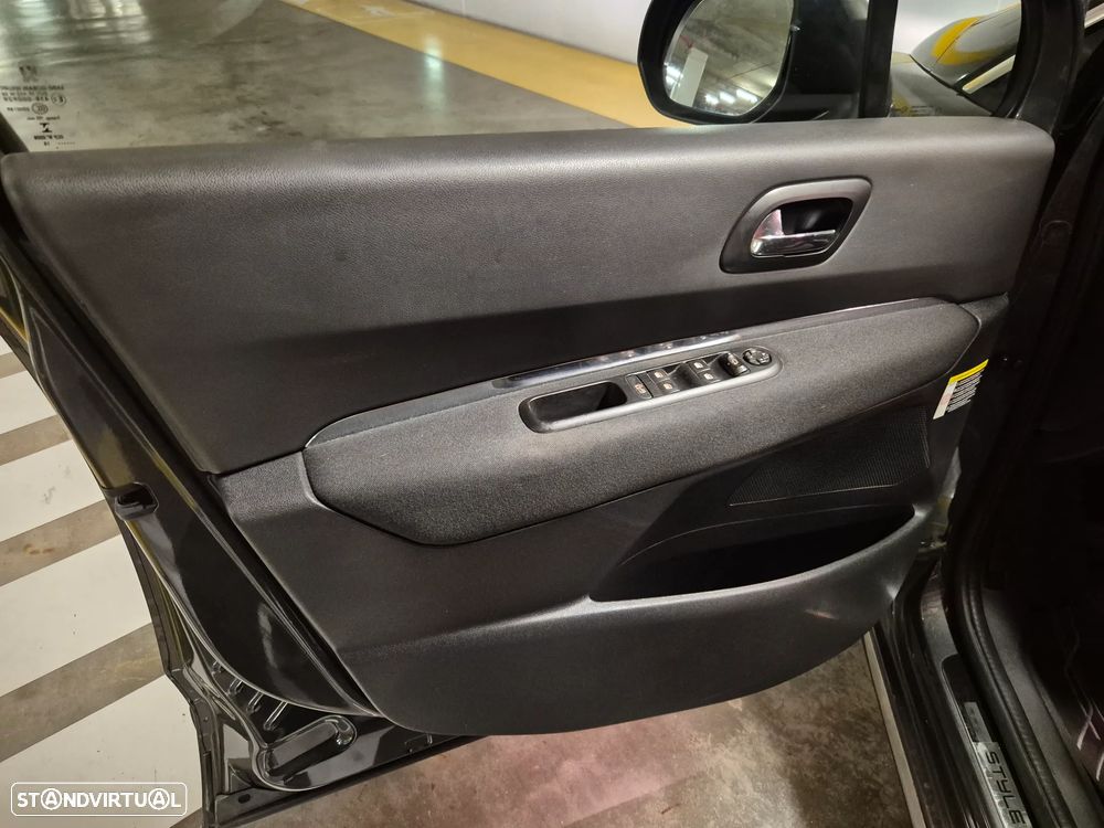 Peugeot 3008 1.6 BlueHDi Style - 24