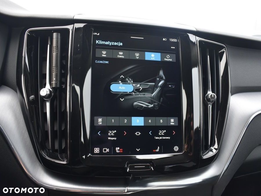 Volvo XC 60 B4 D AWD Momentum Pro - 21