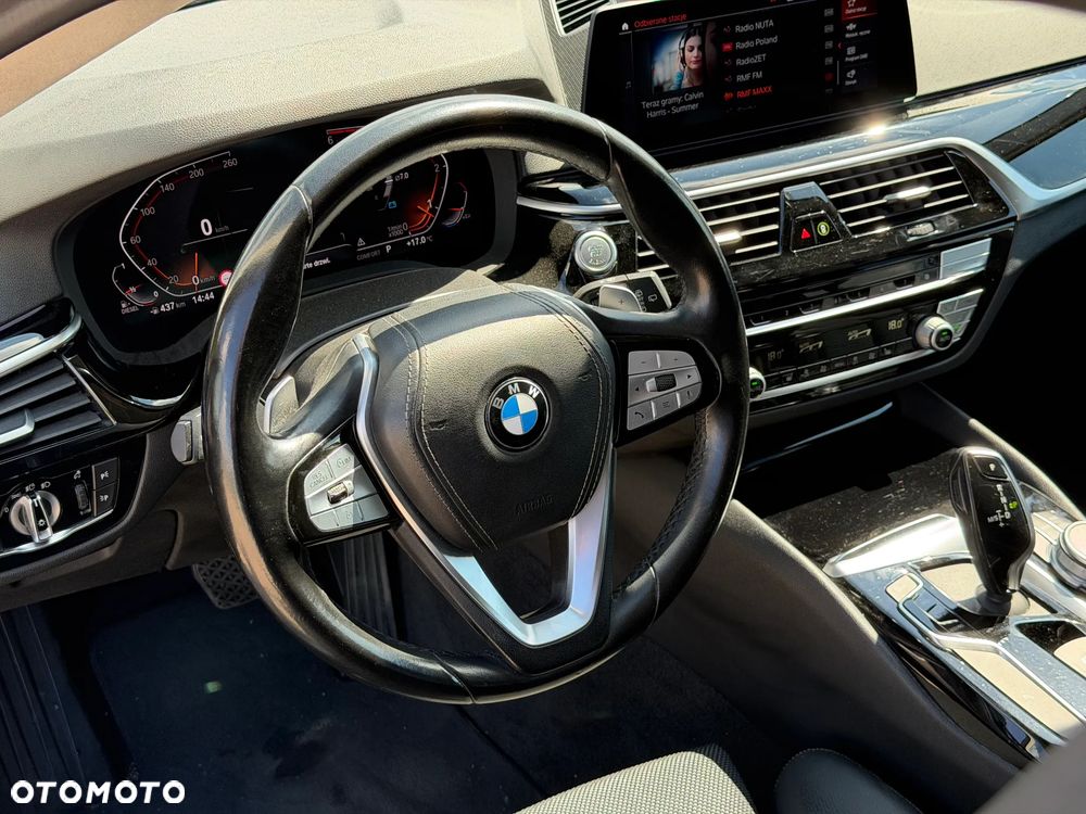 BMW Seria 5 520d Sport Line - 29