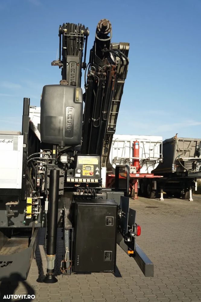 Mercedes-Benz AROCS 2636 / 6x4 / CAROSERIE BALANȚĂ - 6,8 M / MACARA FASSI F175A.2.23 / CAPACITATE MAXIMĂ DE RIDICARE: 5.100 KG / ROTATOARE / TELECOMANDĂ / PODEA RESISTENTĂ / TRANSMISIE AUTOMATĂ - 25
