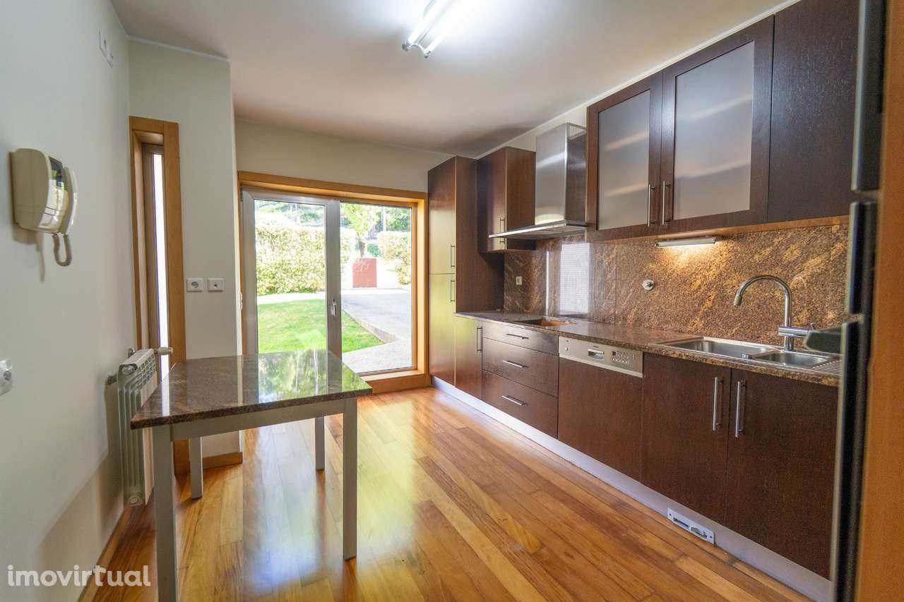 Moradia, 326 m², Serzedo e Perosinho - Grande imagem: 4/39