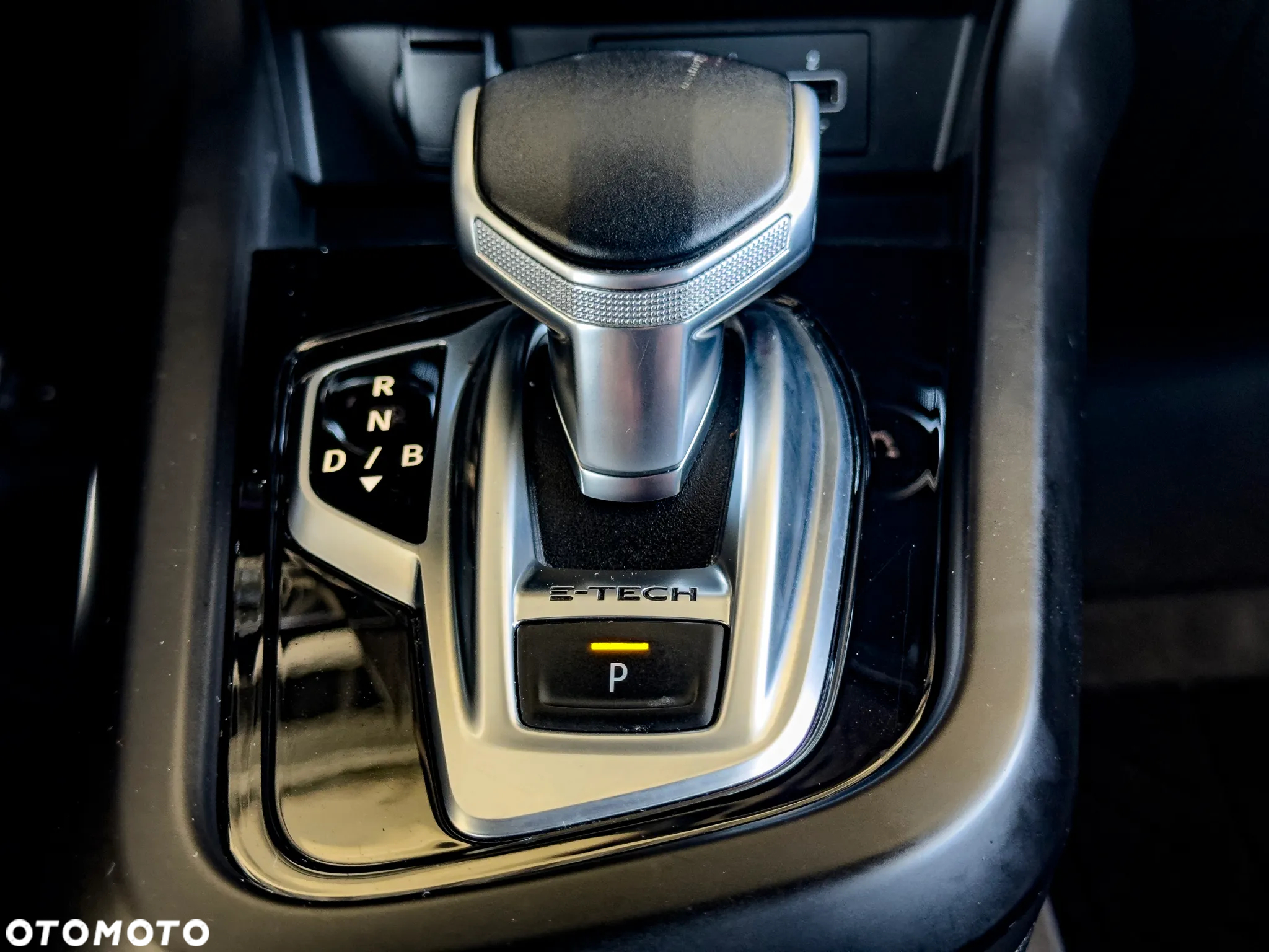 Renault Arkana 1.6 E-TECH R.S Line MMT - 33