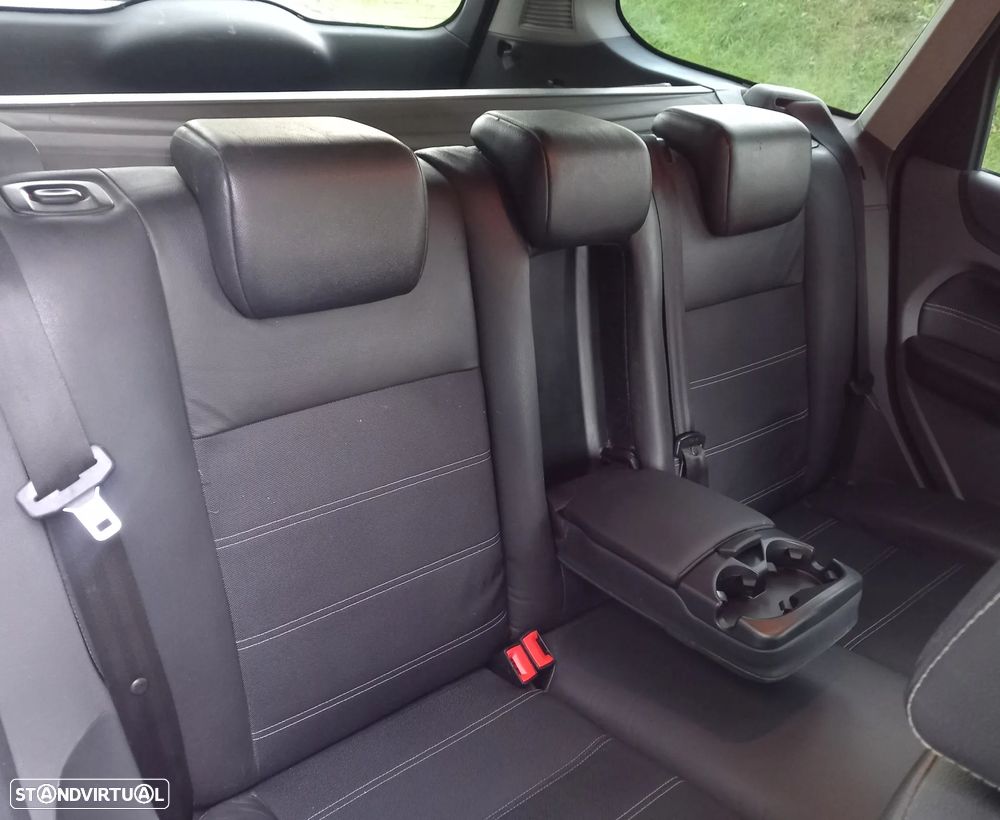 Ford Focus SW 1.6 TDCi Titanium - 11