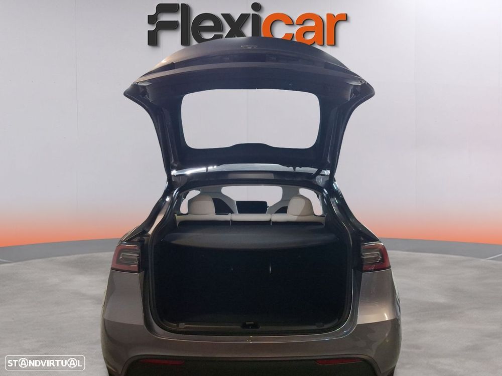 Tesla Model Y Long-Range RWD - 19