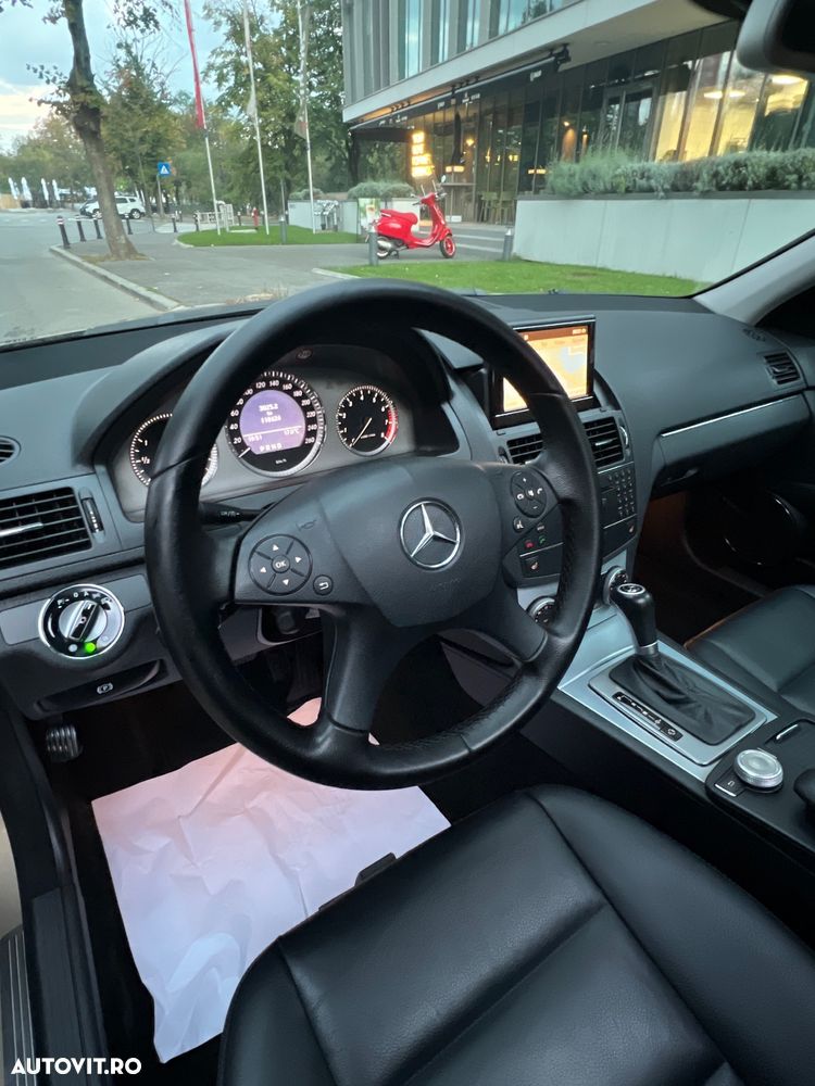 Mercedes-Benz C 280 4-Matic - 11