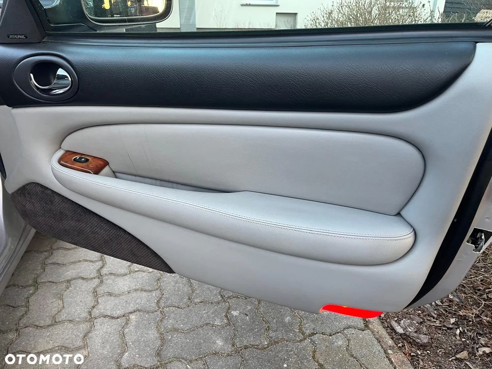 Jaguar XK8 Cabriolet - 17