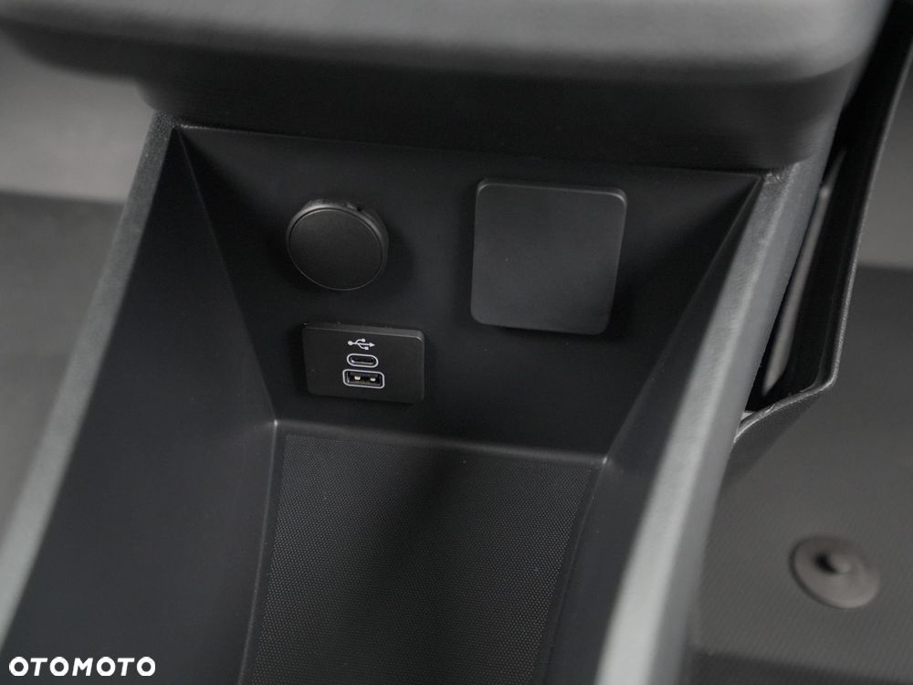 Ford E-Transit Courier Van 136KM Trend - 18