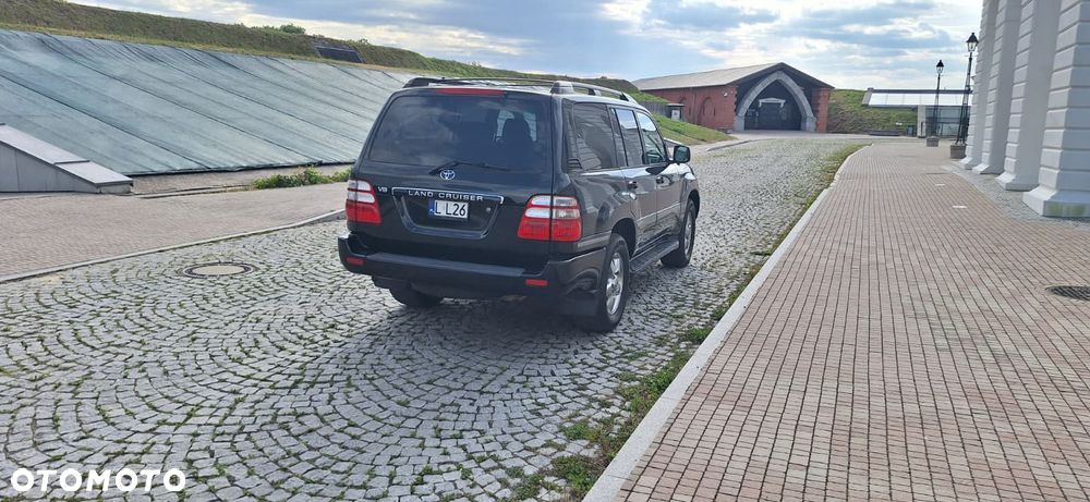 Toyota Land Cruiser - 11