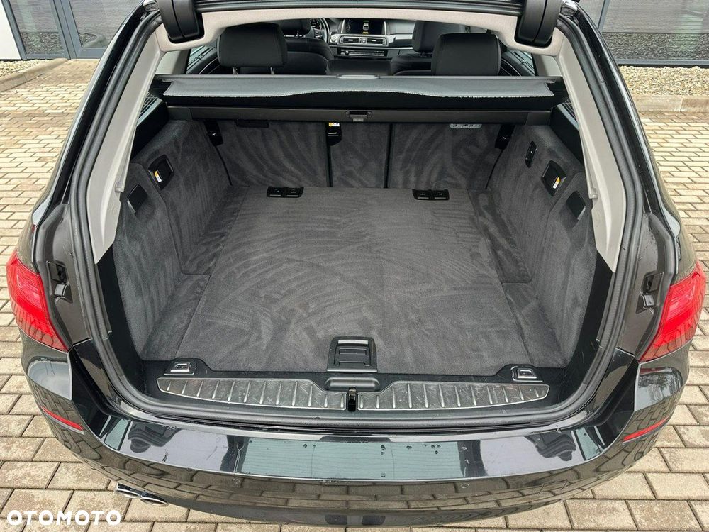 BMW Seria 5 525d xDrive - 32