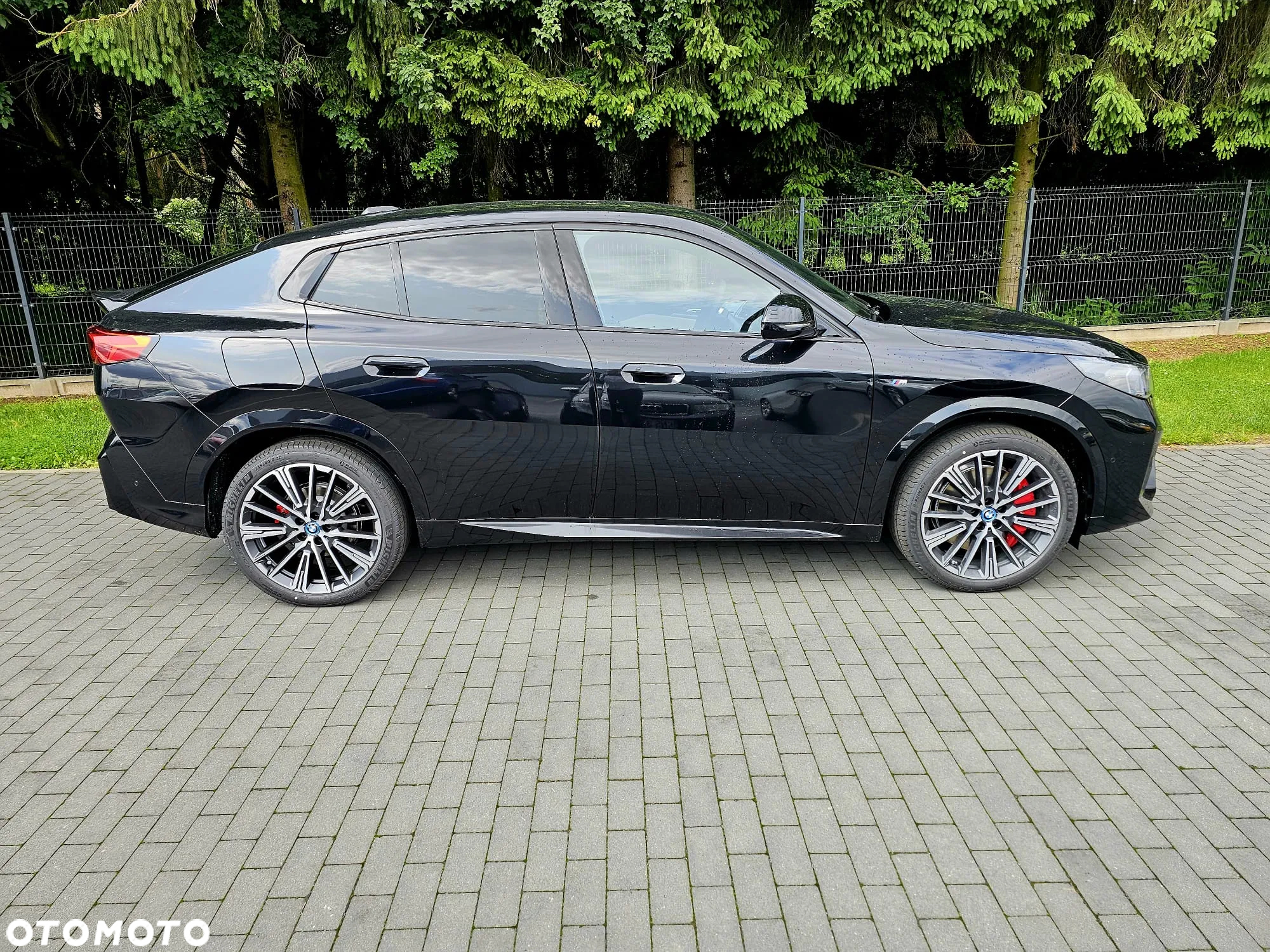 BMW iX2 eDrive20 66.5kWh M Sport Edition - 6